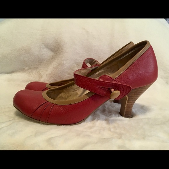 Steve Madden Clasikal Red Heels - Picture 2 of 8